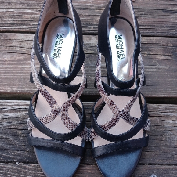 Michael Kors Women's 3" Heel Black Strap Snake Leather Back Zip 9M. 251pm - Picture 3 of 10